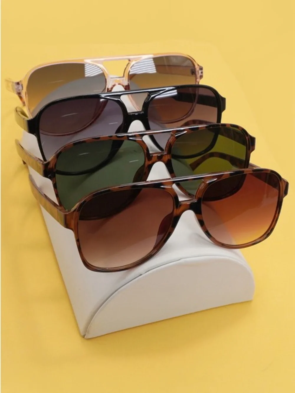 Oversized Tortoiseshell Aviator Sunglasses | Dark Blueish Lenses | Vintage-Ins